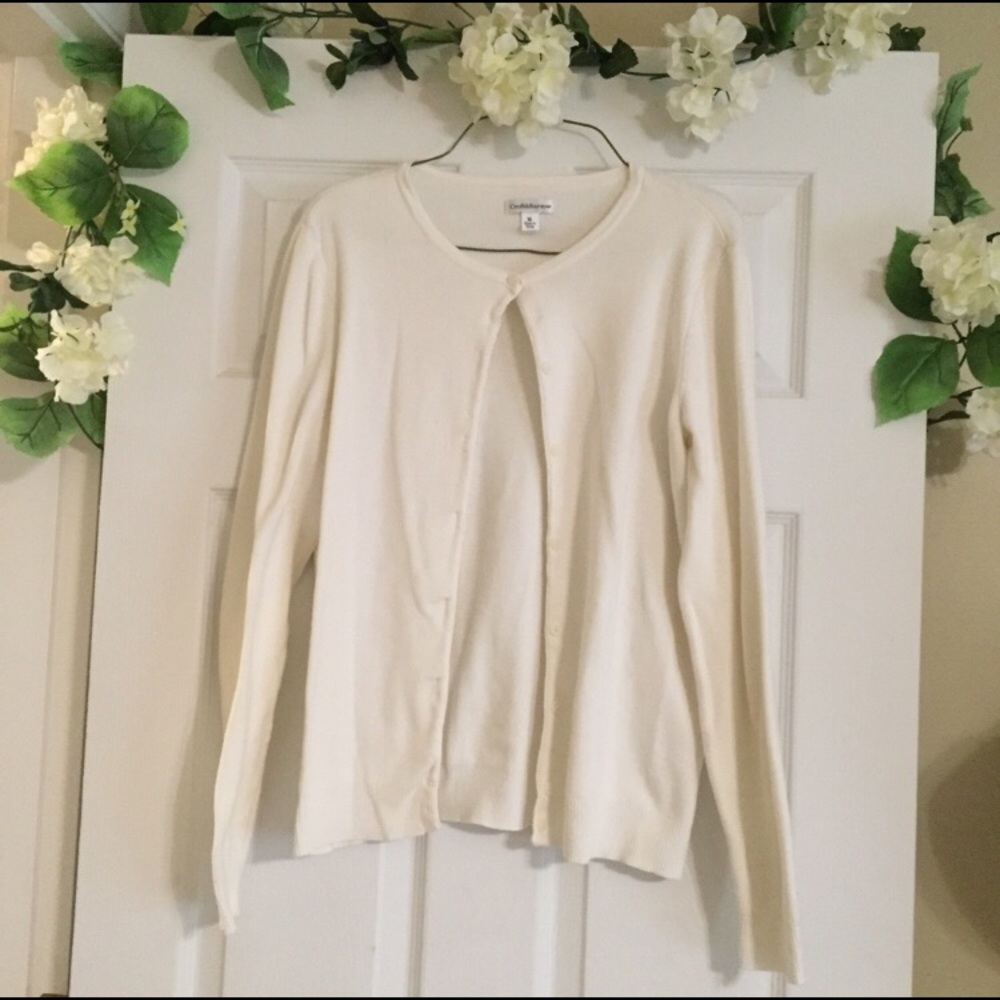 🎉 SALE 🎉 Off-White Cardigan In M